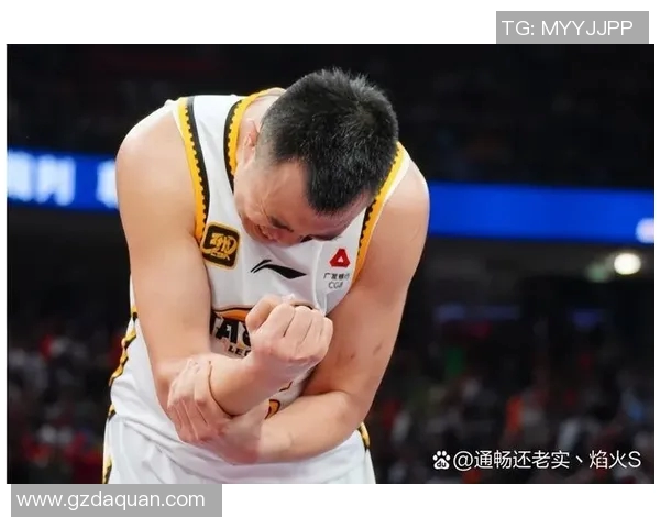 男篮主帅敲诈带伤作战球员，遭指责损害队伍团结