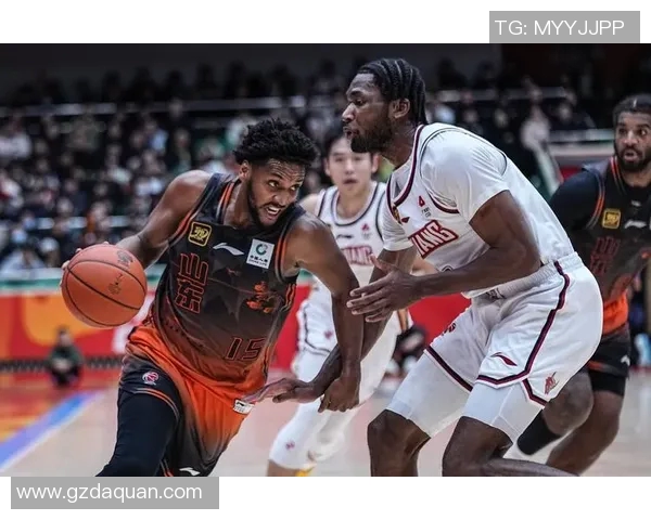 约翰-埃格伯努在CBA赛场展现无限潜力